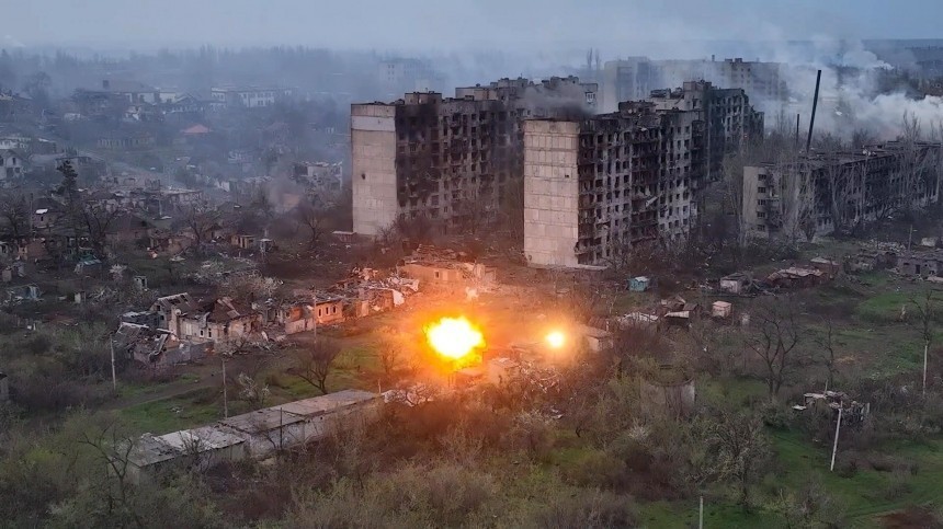 Эксклюзивный репортаж: военкор Известий побывал в самой горячей точке Артемовска