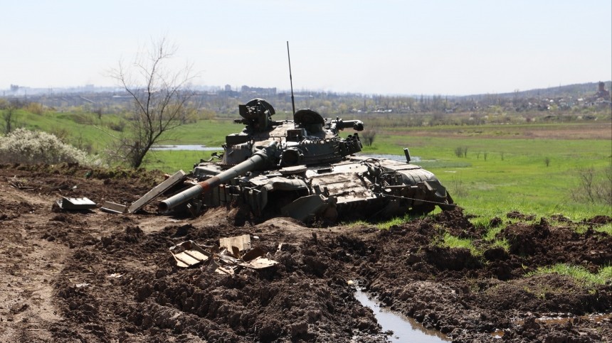 Российские танкисты уничтожили приблизившийся к позициям украинский танк