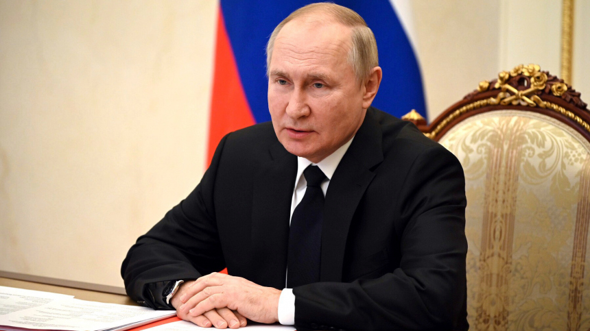 Путин наградил званием Героя Труда РФ пятерых россиян