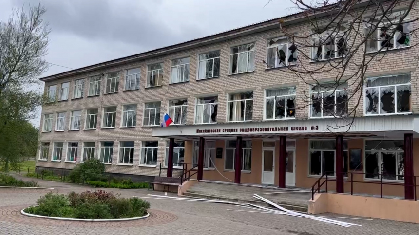 Украинские боевики обстреляли школу в Михайловке, погибла девушка