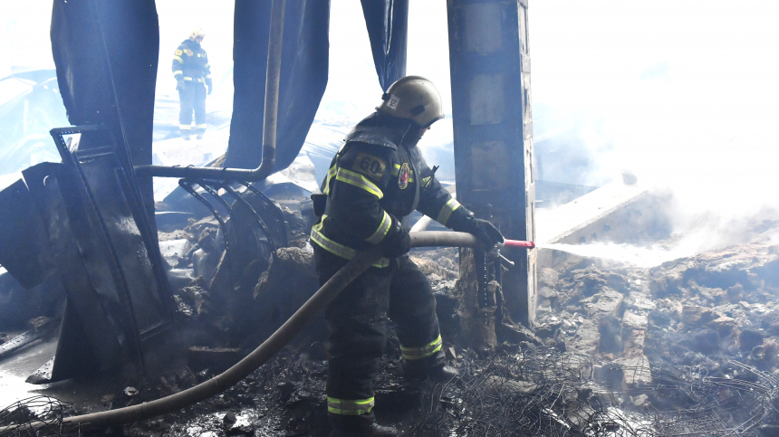 Мощный пожар вспыхнул в бытовках в подмосковной Балашихе