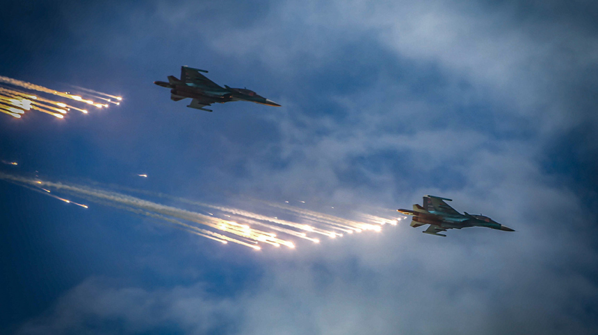 Российская авиация и артиллерия нанесли ночные удары по украинским боевикам