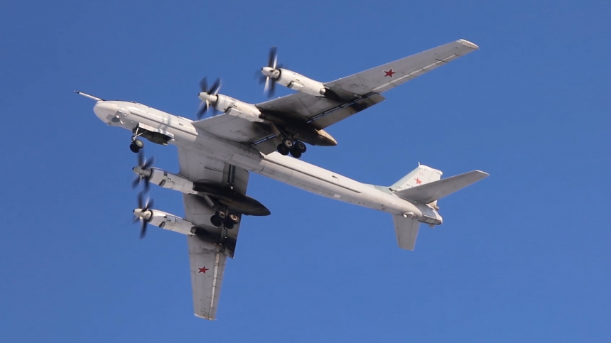Ракетоносцы Ту-95МС выполнили плановый полет над водами Чукотского моря