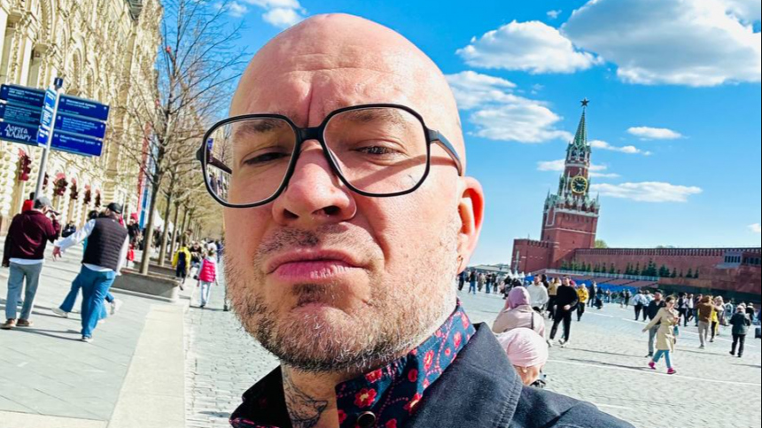 Рэпера Schokk не пускали с флагом РФ на его же концерт в Москве