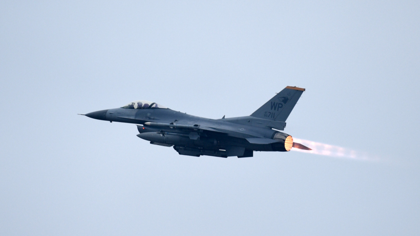 В МИД РФ назвали планы Запада о поставках F-16 Киеву эскалацией