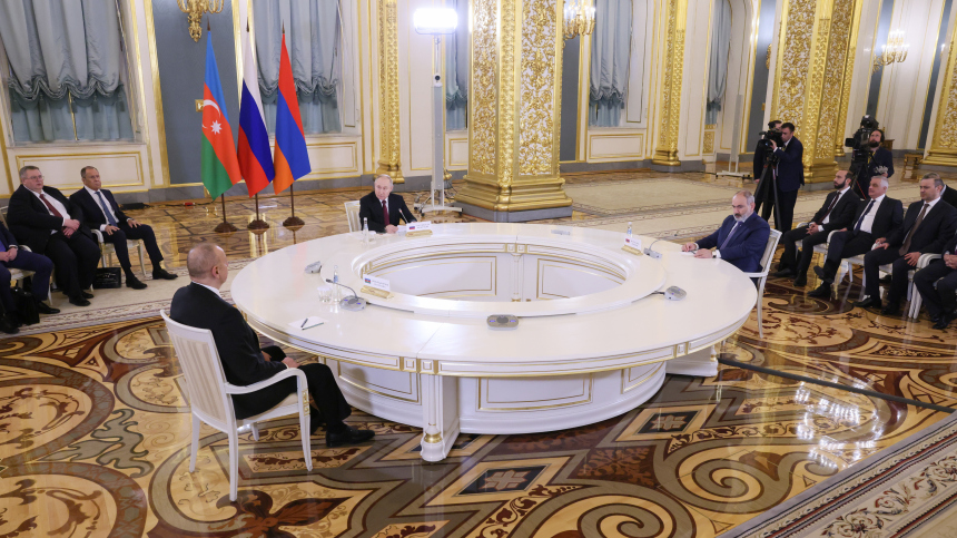 В Кремле заявили о достижении договоренностей на встрече Путина, Алиева и Пашиняна