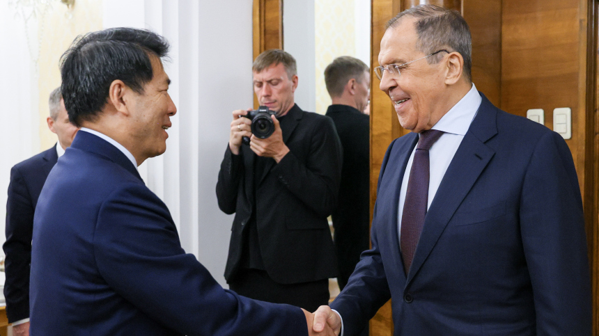 Лавров поблагодарил Пекин за взвешенную позицию по Украине