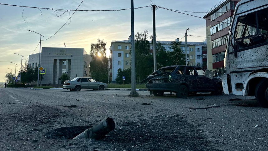 Гладков: два человека погибли после обстрела автодороги в Шебекино