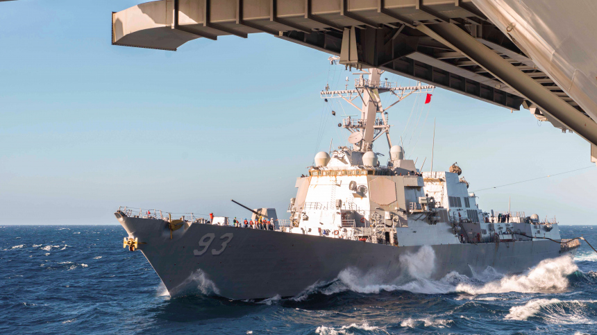 Резкий маневр китайского корабля против эсминца США близ Тайваня попал на видео