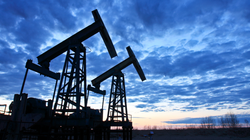 Россия продлит сокращение добычи нефти в 2024 году на 500 тысяч баррелей