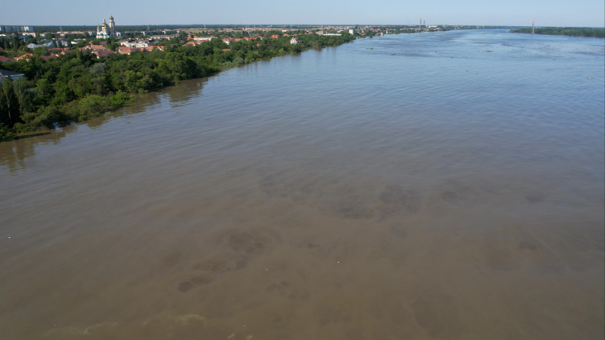 Что творится за окном: Новая Каховка ушла под воду после прорыва ГЭС