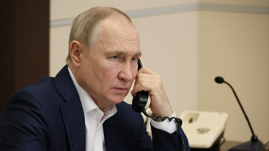 Путин поговорил по телефону с участником СВО, который вывел сослуживцев из-под обстрела