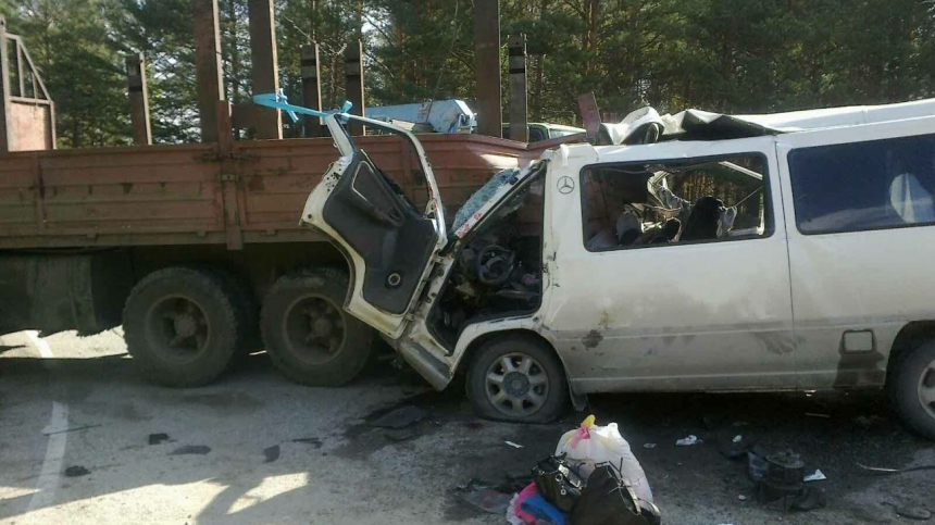 Выжил только один: массовая смертельная авария произошла в Иркутской области
