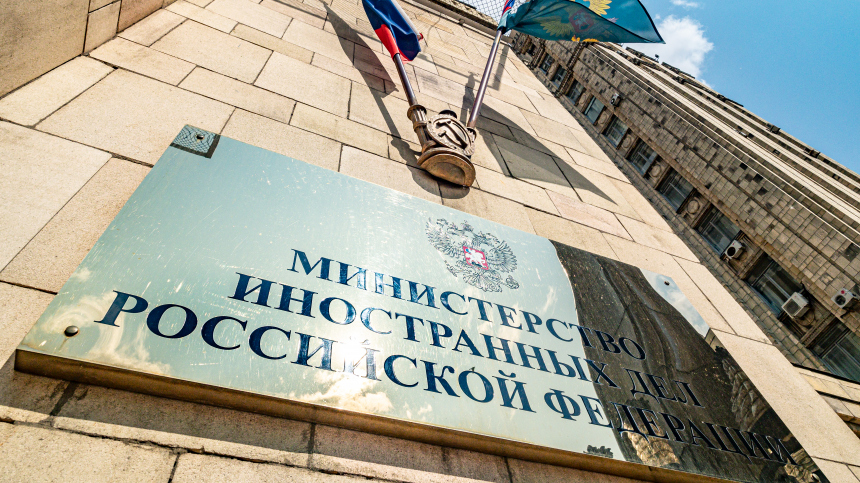 МИД пообещал ответить на высылку сотрудников российского посольства из Румынии
