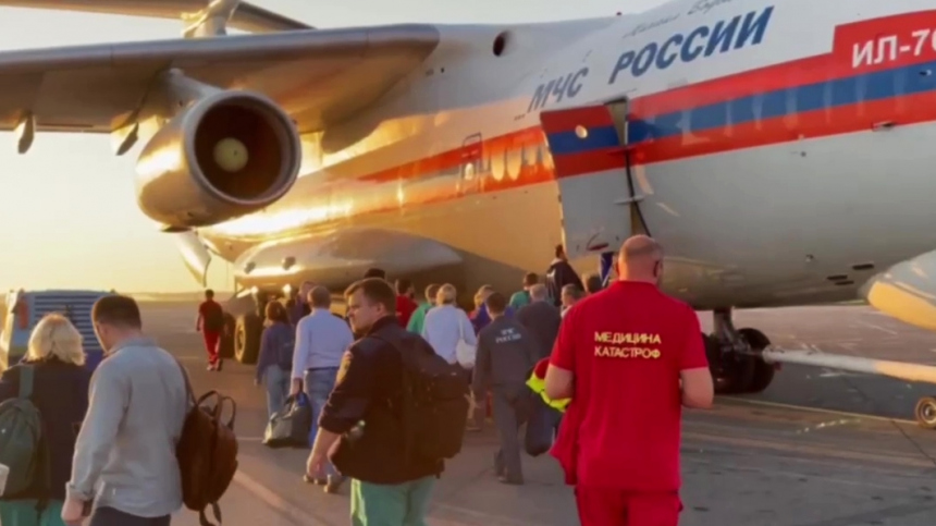 Спецборт МЧС с пострадавшими при взрыве в Махачкале вылетел в Москву