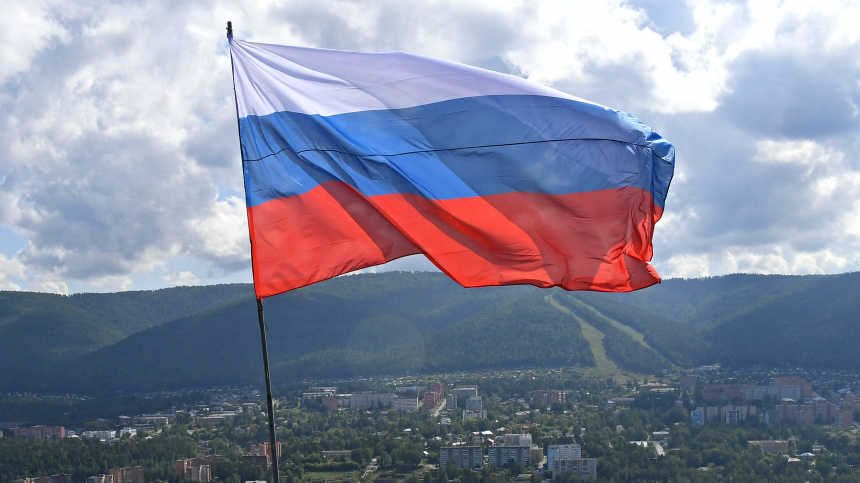 Даже в космосе: как в России отметили отметили День государственного флага