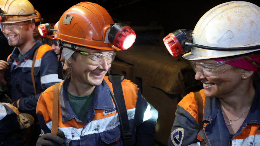 Путин поздравил работников и ветеранов угольной отрасли с Днем шахтера