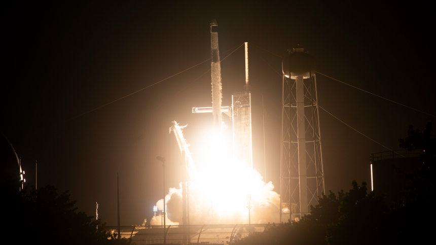 Ракета-носитель Falcon 9 с группой спутников стартовала на орбиту