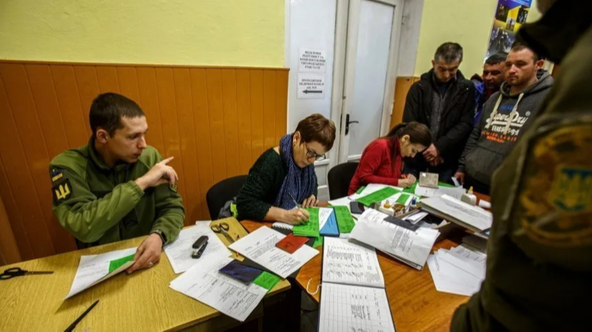 Нужно восполнять потери: Украина начала массово искать уклонистов