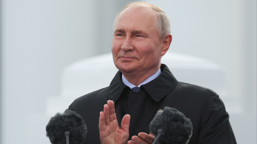 Путин остановил кортеж и вышел к людям у Дивеевского монастыря