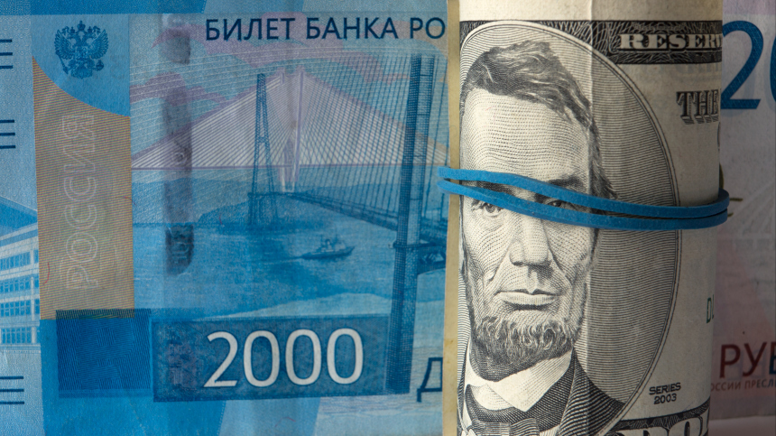 Курс доллара опустился ниже 97 рублей впервые с сентября