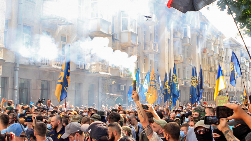 Плоть и кровь: историк объяснил героизацию националистов на Украине