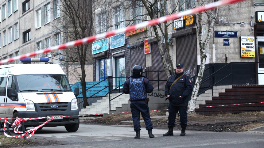 В Петербурге мужчина напал с ножом на инспектора ГИБДД