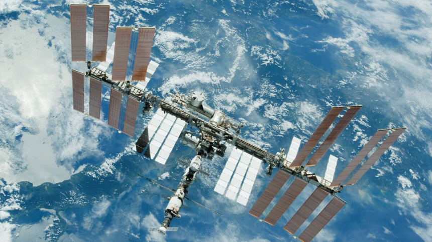 Космический юбилей: российский экипаж МКС поздравил с 25-летием запуска станции