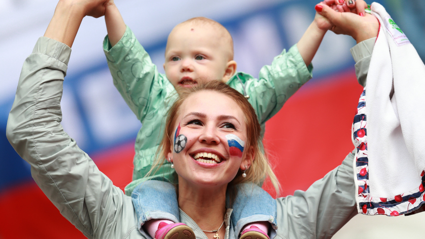В Госдуму внесли проект о продлении пособия по уходу за ребенком до трех лет