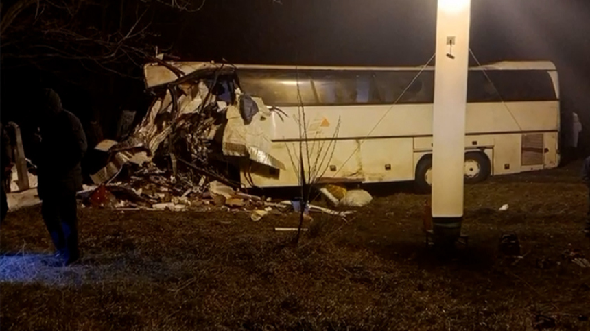 Лоб в лоб: пять человек погибли в ДТП с участием автобуса под Краснодаром