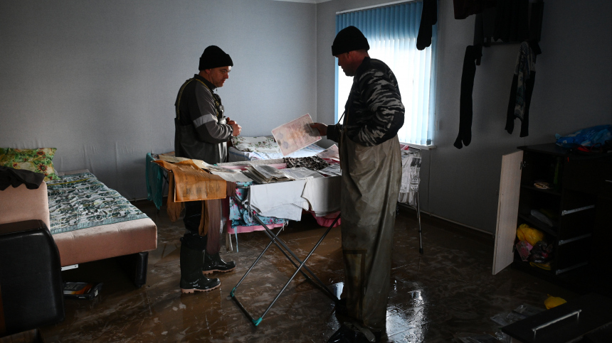 Прошлое смыло: жители Оренбуржья начали возвращаться в подтопленные дома