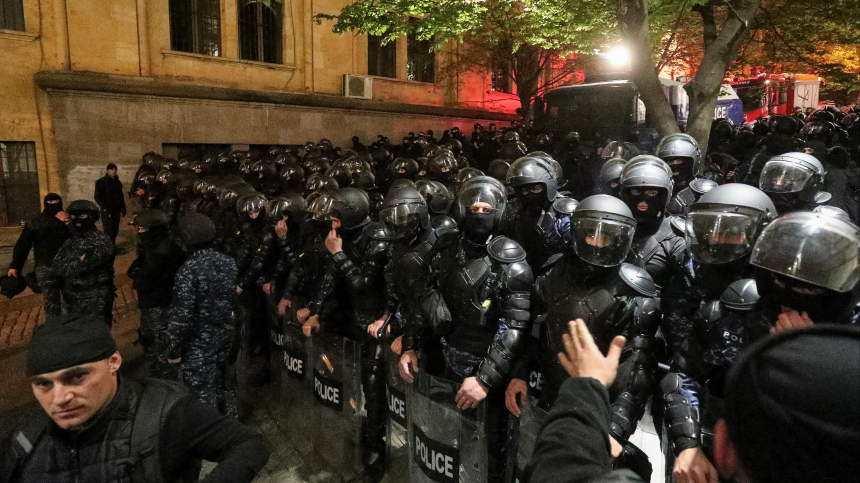 Без стычек не обошлось: на митинге в Тбилиси полиция задержала 14 человек