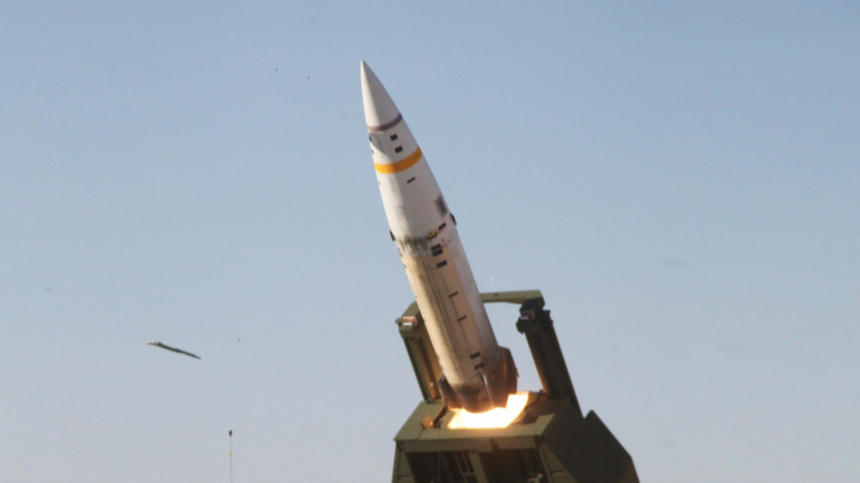 Конгрессмены предложили Байдену передать Украине ракеты ATACMS