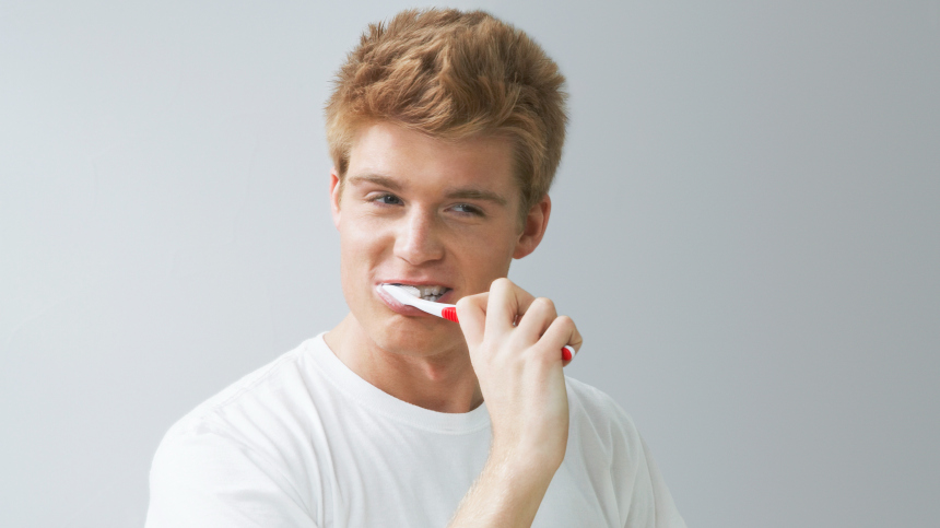 Не как в рекламе: как правильно чистить зубы