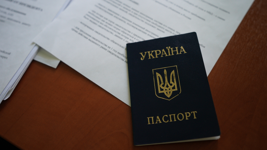 Военнообязанным украинцам перестанут выдавать паспорта за пределами страны
