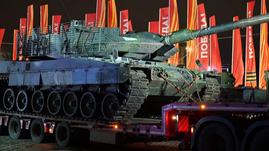Танк Leopard привезли на выставку трофейной техники в Москве