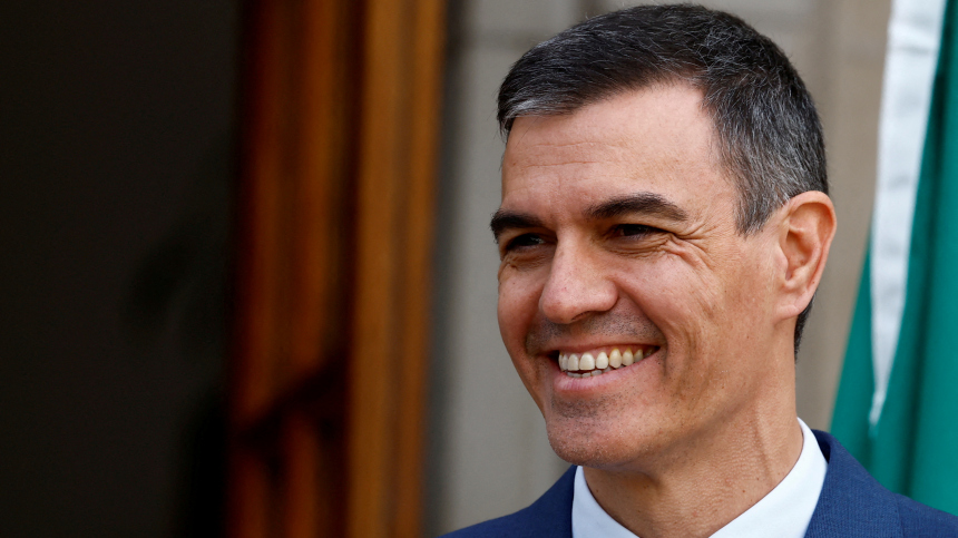 Продолжать с большей силой: премьер Испании Санчес останется на посту