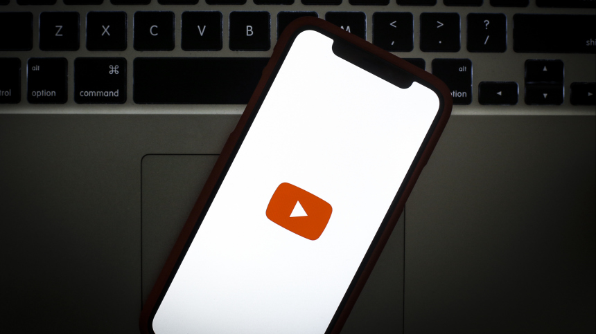 YouTube не удалил более 60 тысяч противоправных материалов после требований РКН