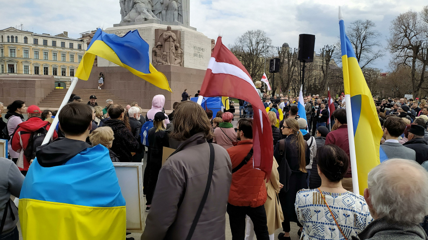 В мясорубку: Захарова осудила ЕС за планы передавать Киеву украинцев-призывников