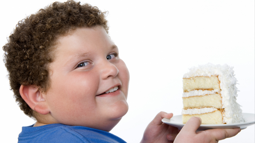 Еще кусочек: как лишний вес в детстве влияет на взрослую жизнь человека