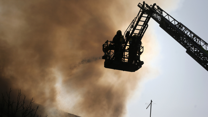Торговый центр горит в Хабаровске