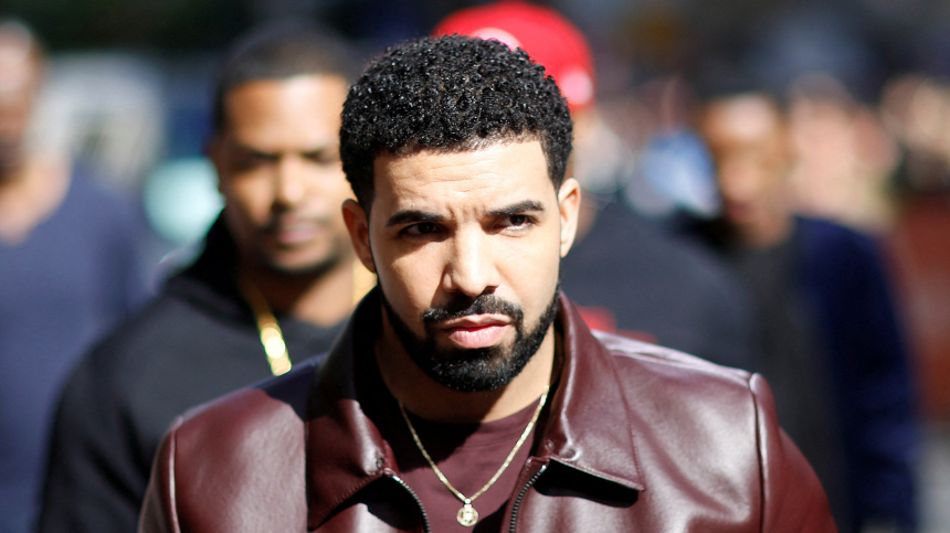 Пострадал охранник: неизвестные открыли стрельбу у особняка рэпера Drake