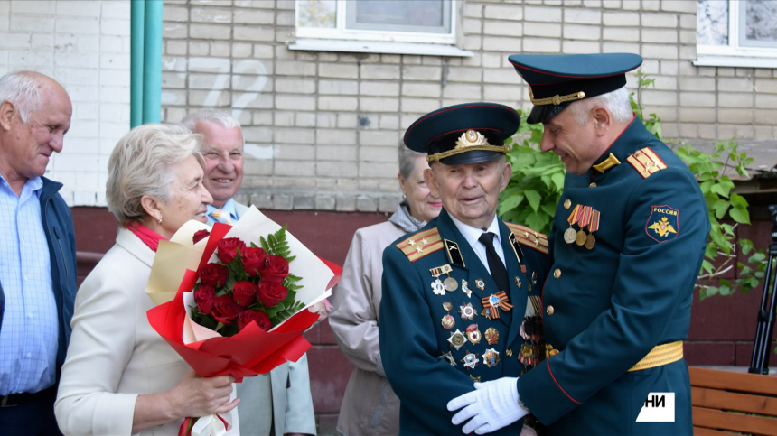 Военнослужащие поздравили героев Великой Отечественной войны в ЛНР
