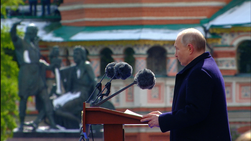 Путин объявил минуту молчания на Параде Победы на Красной площади