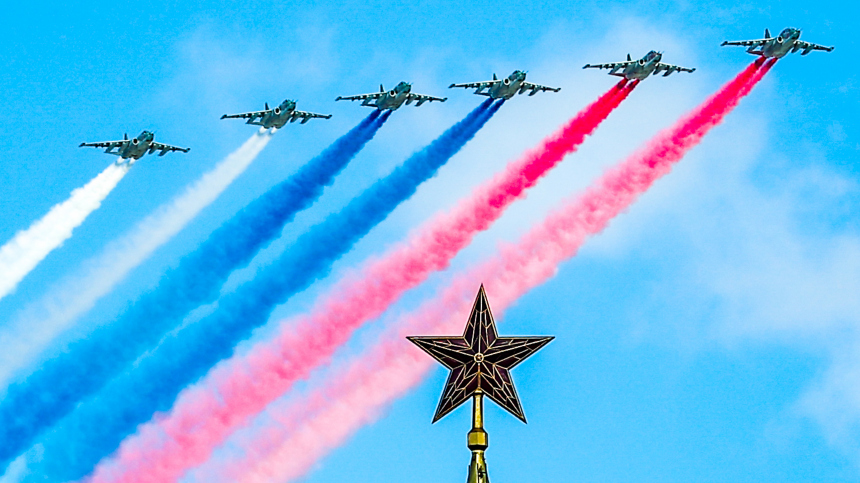 Русские Витязи и Стрижи: как выглядел Парад Победы глазами летчиков