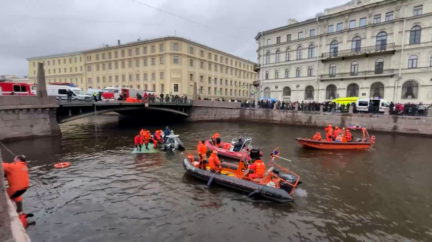 Водитель упавшего в воду в Петербурге автобуса задержан