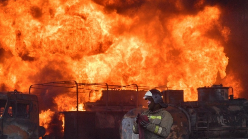 Три человека погибли в результате удара ВСУ по нефтебазе в ЛНР
