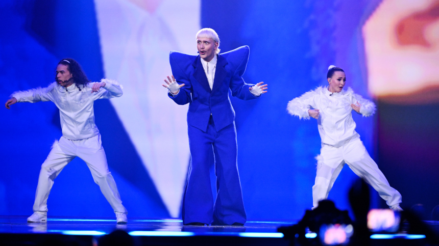 Скандал на Евровидении: почему певца из Нидерландов отстранили от конкурса