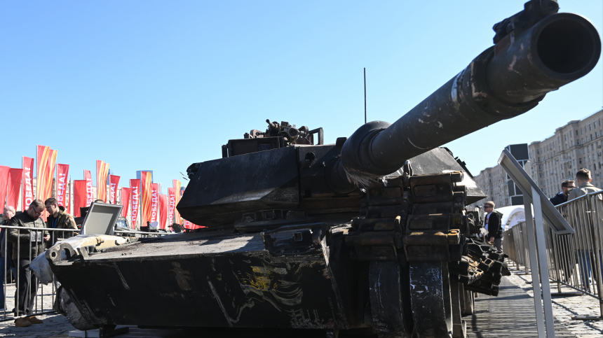 Эксперты Ростеха осмотрели трофейный танк Abrams