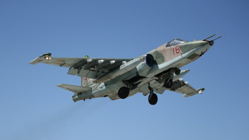 Российские Су-25 разгромили опорный пункт ВСУ. Лучшее видео из зоны СВО за день